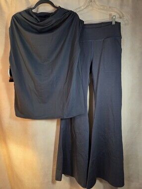 Yoga Democracy 2 Piece Set Bells And Mock Tank XL New With Tags
